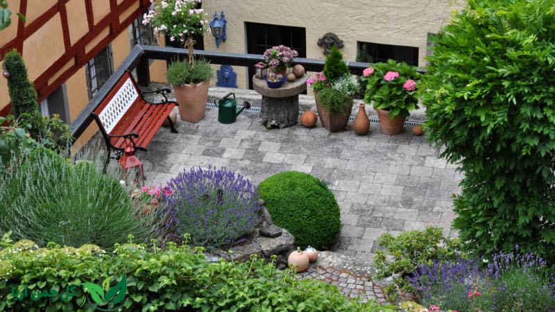روف گاردن با گل های زینتی