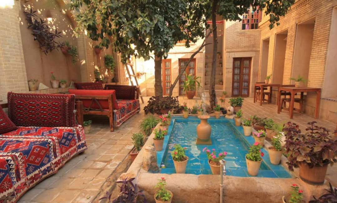 طرح های سفره خانه سنتی در باغ